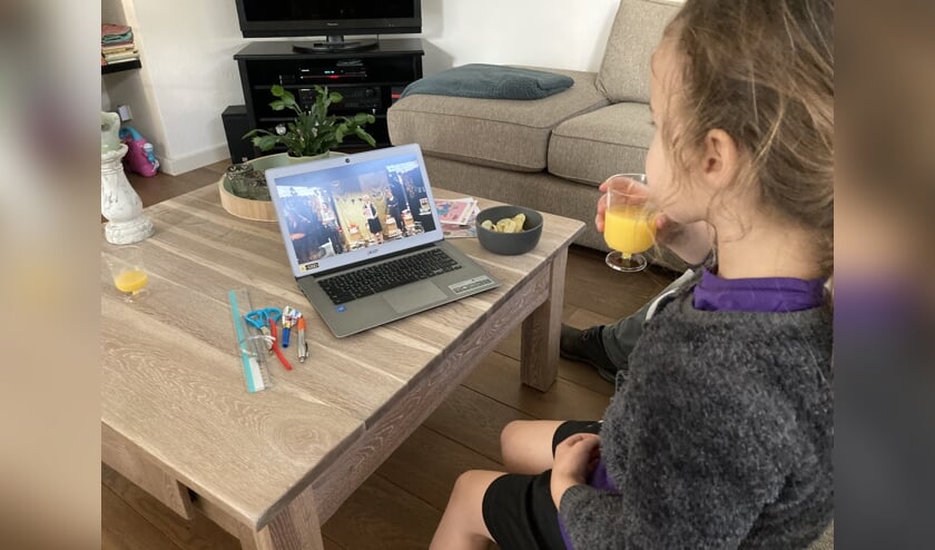 <p>Lena tijdens het afsluitende online feestje van Leesmiljonairs van vorig jaar.</p>