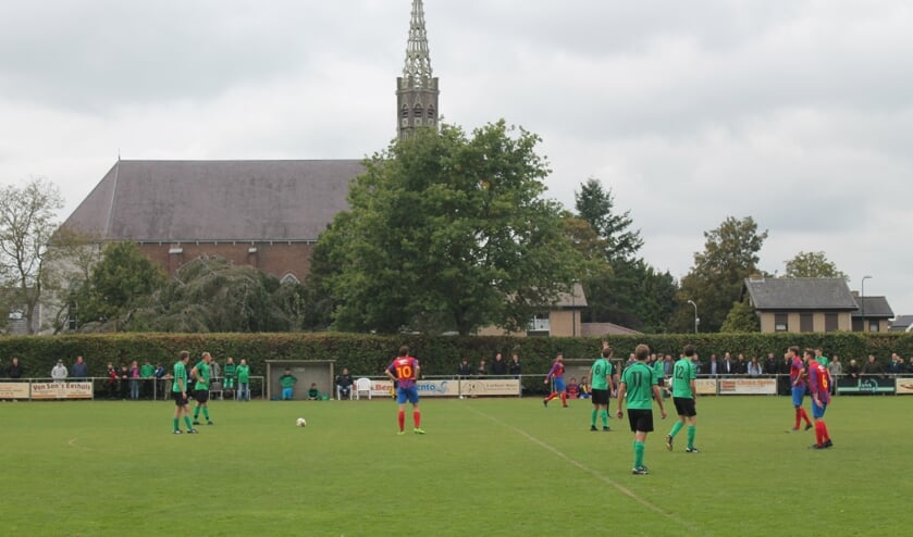 <p>Supporters bij OKSV - MOSA'14. De komende drie weken is dat niet meer toegestaan.</p>