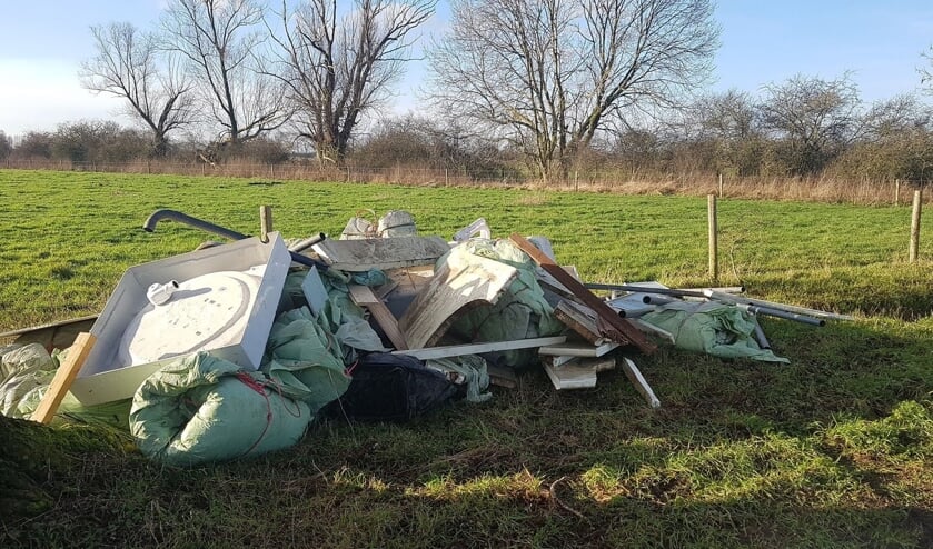 <p>Afval gedumpt. (Foto: Gerard Beck)</p>
