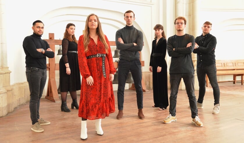 <p>Singer-songwriter Emma Loeffen hoopt op zaterdag 27 februari een concert te kunnen geven in de Schouwburg.</p>