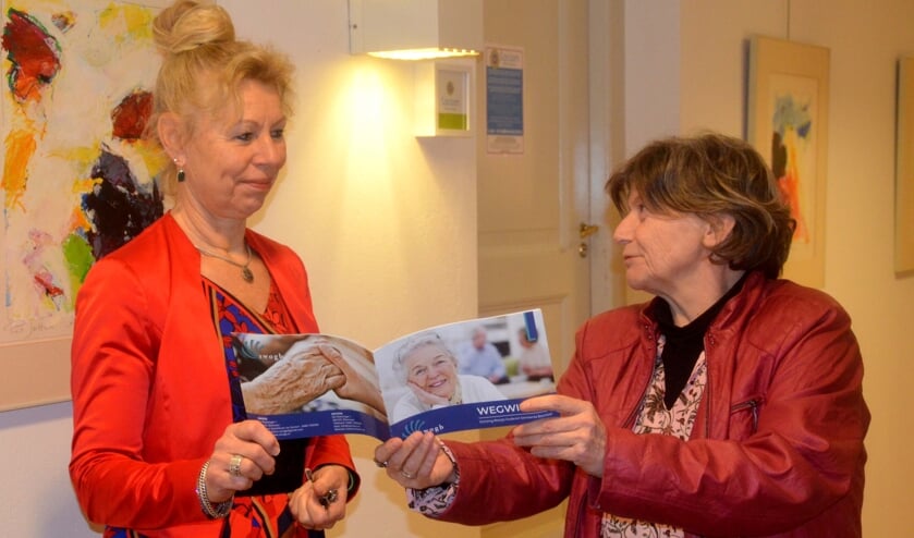 Links op de foto Diny Kuppen en rechts Marlies Leijsten.