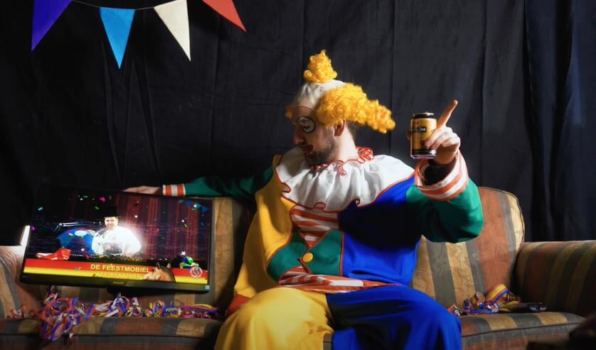 <p>Carnaval vier je dit jaar thuis op de bank.</p>