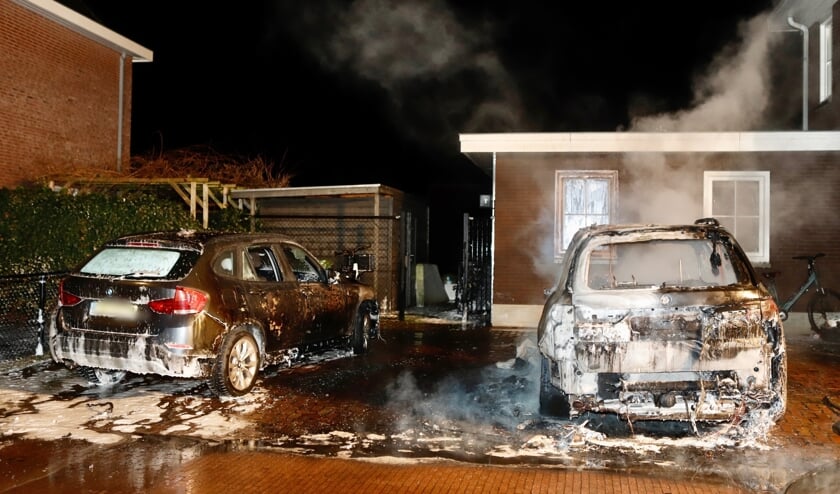 Beide auto's moeten als verloren beschouwd worden.