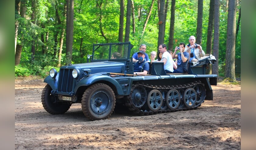 Meerijden met 1 tonner rupsvoertuig tijdens Militracks.