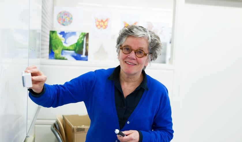 Fotobijschrift: Hetty van der Westerlaken, docent Stevensbeek "Ik houd beter zicht op wat leerlingen leren als ik vaker per week online lesgeef."