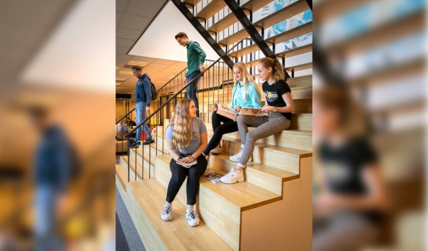 <p>Studenten bij De Rooi Pannen. (Foto: Erik van der Burgt / VRBLD photofilm)</p>