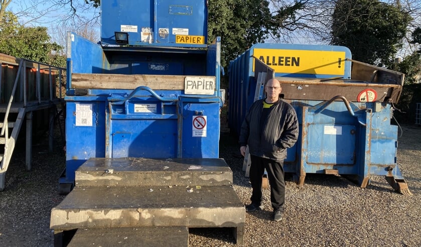 <p>Rien Xhofleer en zijn bedrijf moeten, als het aan de gemeente ligt, het perceel aan de Heeswijksestraat verlaten. (Foto: Robèrt Cooijmans) </p>