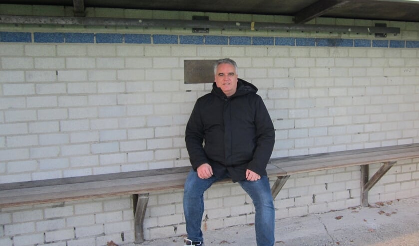 <p>Keeperstrainer Joop Konings bij MHC Oss.</p>