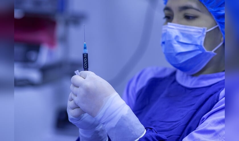 <p>Het vaccineren is inmiddels begonnen. </p>