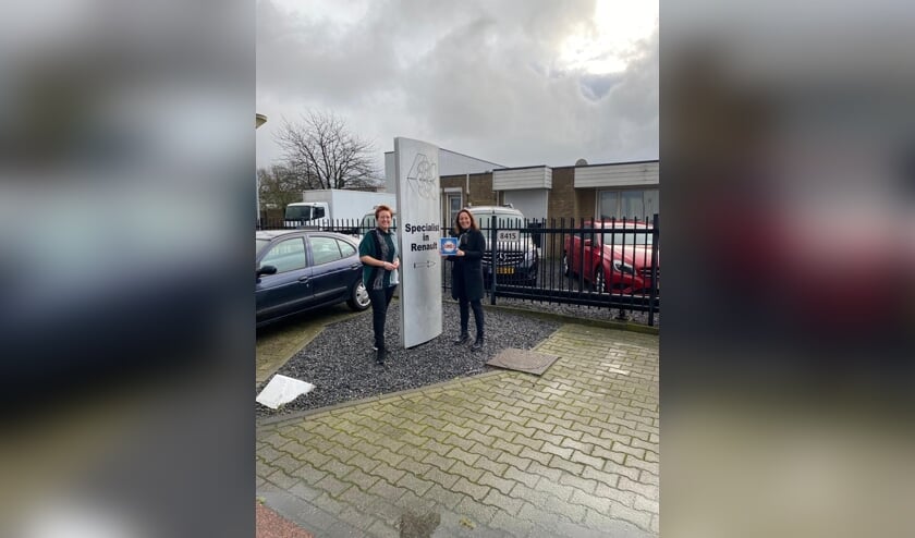<p>Sonja Cieplik (rechts) van ABC Auto’s /ABC-autoparts, en Chantal Brands van VASS Nederland.</p>