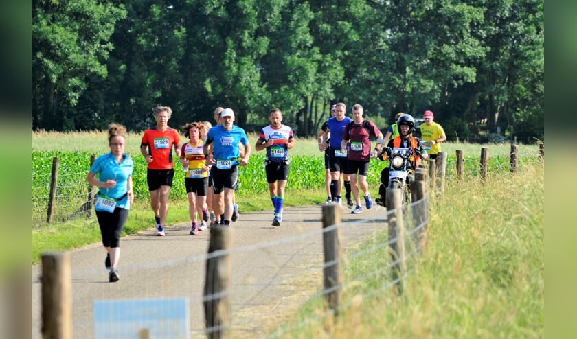 <p>Deelnemers aan De Maasdijk.</p>