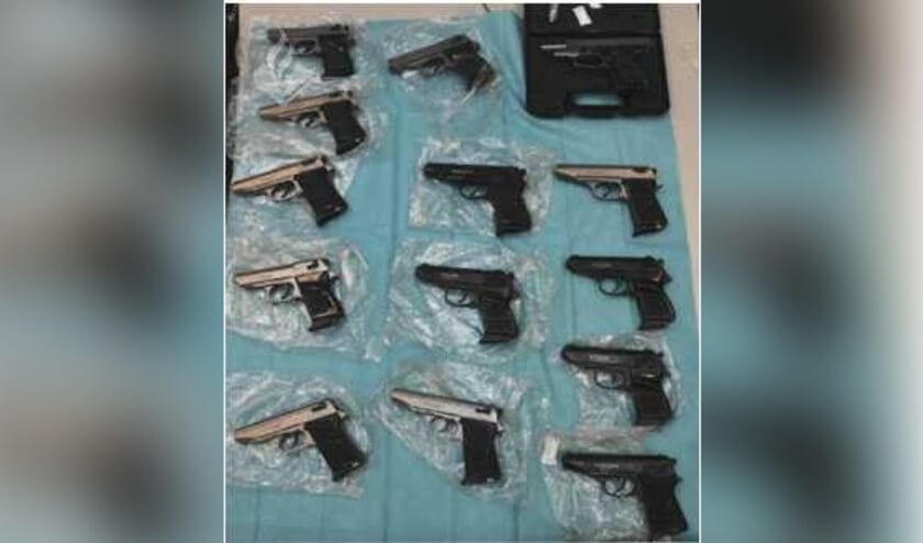 Wapens die werden aangetroffen. (Foto: www.politie.nl)