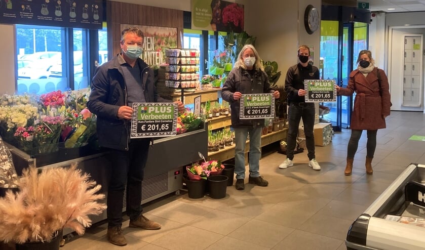 Op de foto van links naar rechts: John Rühl van Koninklijke Fanfare St. Cornelius Vortum-Mullem, Hans Hendriks van JOC Vierlingsbeek/Groeningen, Ruud Peeters van PLUS Verbeeten en Evelien Jansen van Fanfare St. Cecilia Maashees.