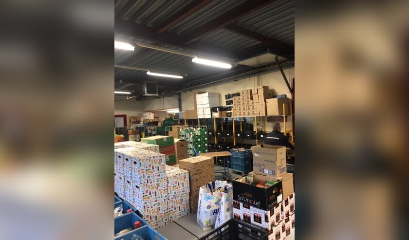 <p>Het magazijn van de voedselbank is weer redelijk gevuld maar er kunnen uiteraard altijd nog producten bij. </p>
