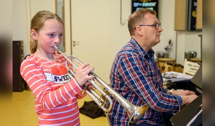 <p>Live muzieklessen zijn door de strenge coronamaatregelen niet mogelijk.</p>