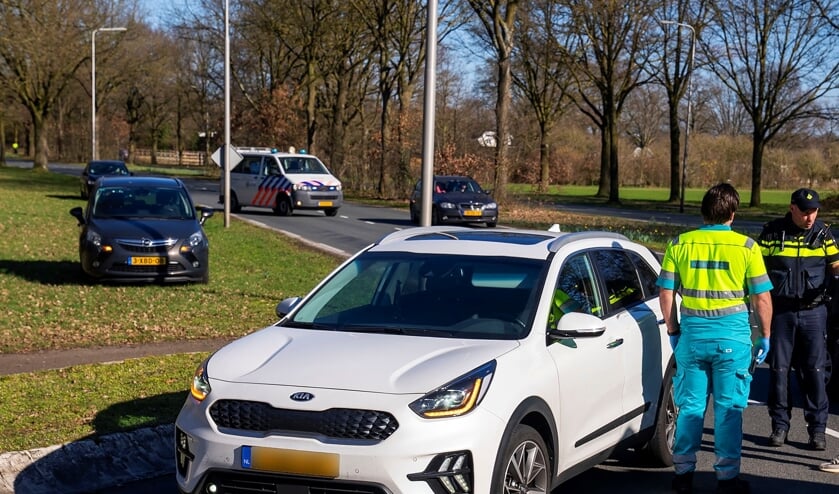 Fietser gewond bij ongeval op Ruwaardsingel. (Foto: Gabor Heeres, Foto Mallo)