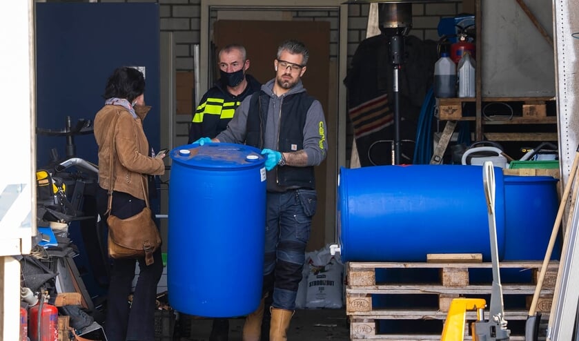 Politie en douane aan het Hunnenpad. (Foto: Gabor Heeres, Foto Mallo)