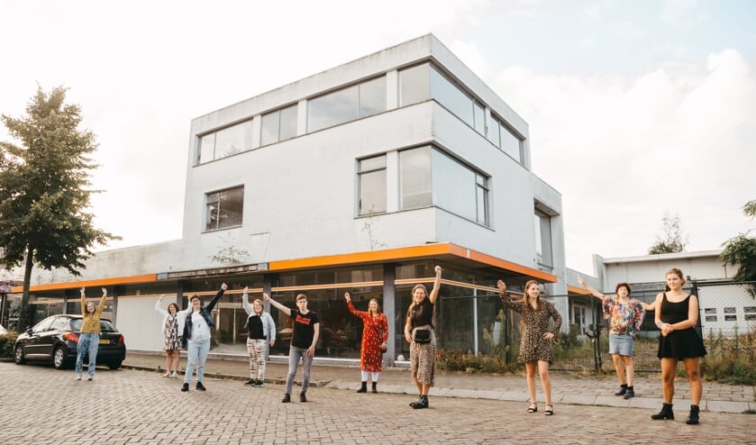 <p>De dames van Uniek: Hilde, Kristel, Romy, Iris, Kim, Mirjam, Anne, Shirley, Jolien en Maud.</p>
