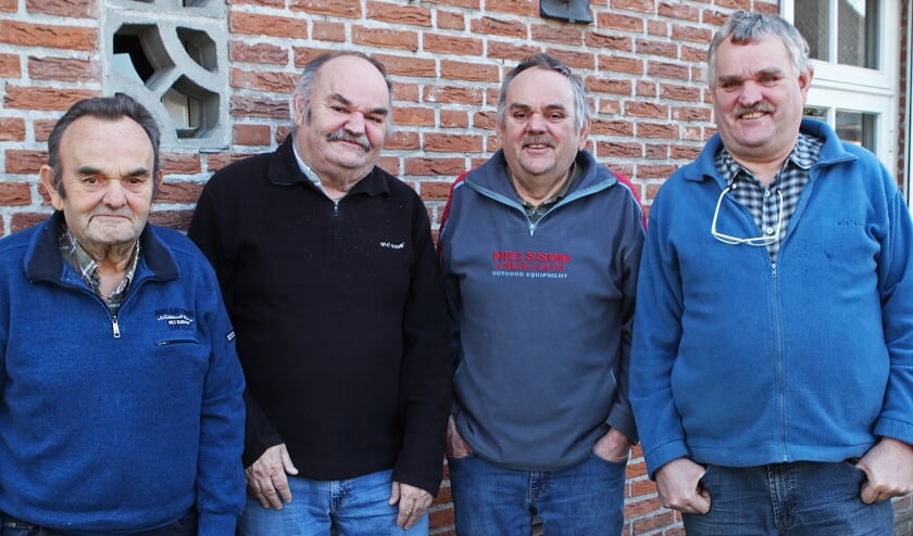 Van links naar rechts de broers: Gerrit, Henk, Theo en Jos.