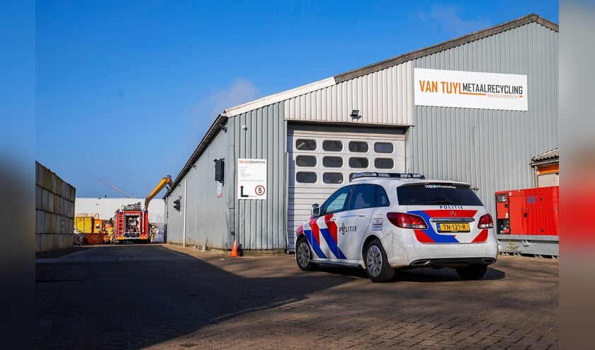 Weer middelbrand bij Van Tuyl Metaalrecycling Oss. (Foto: Gabor Heeres, Foto Mallo)
