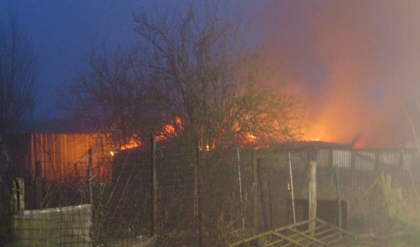 Schuurbrand in Overlangel. (Foto: 112nieuwsRavenstein)