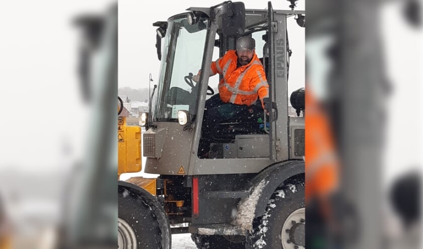 <p>Wouter Schonhoven heeft samen met tientallen anderen hard gewerkt om de wegen zo schoon mogelijk te houden.</p>