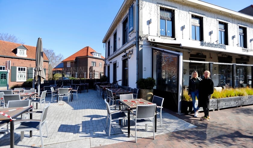 <p>Bij De Stadsherberg in Gennep hebben ze het terras opgebouwd puur voor de beeldvorming. </p>