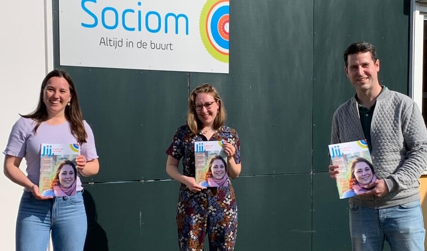 Op de foto: van links naar rechts Samantha Regeer - Sociom, Michelle van Kruijsbergen – Sociom, Maarten Linders – Mondtotmond reclame