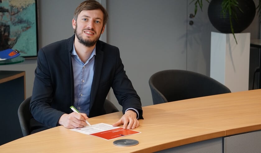 <p>Rik Compagne ondertekent de vijf pijlers als extra stimulans.</p>