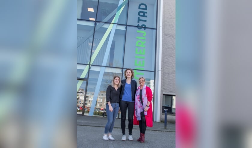 <p>Maren Brakke, Nelleke Zomer en Esther de Bie willen eenzaamheid uit de taboesfeer halen.</p>