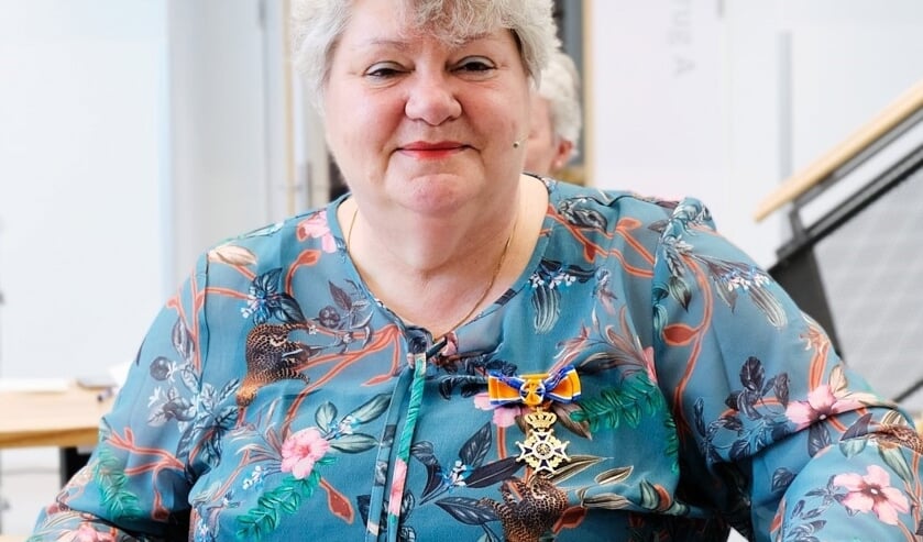 <p>Dr. Imelda de Groot is bij haar afscheid benoemd tot Officier in de Orde van Oranje Nassau.</p>