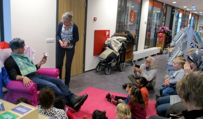 <p>Poëziedag voor jong en oud in de bibliotheek, georganiseerd door Schrijverscollectief Meierij.</p>