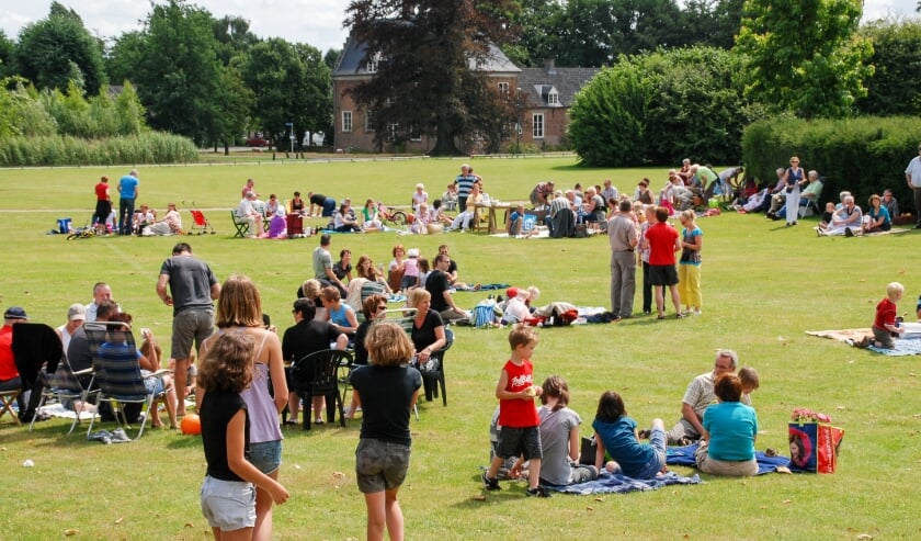 <p>Archieffoto uit 2008 toen Mill de wereldrecordpoging picknicken ondernam in park Aldendriel.</p>