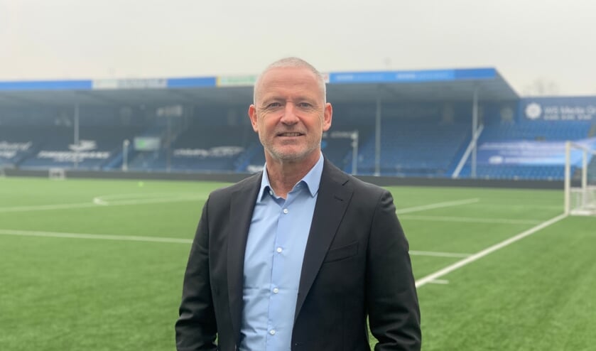 <p>Jack de Gier in het stadion van FC Den Bosch.</p>