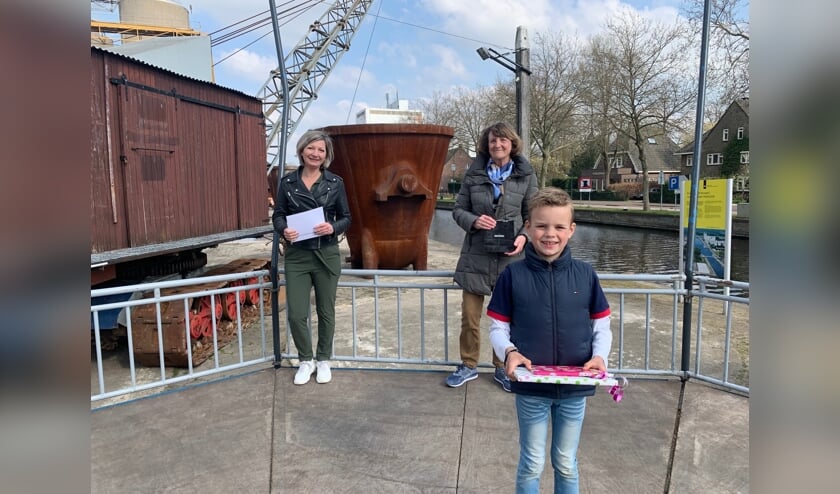 Prijswinnaars (vlnr): Ingrid van Doore, Irene van der Burgt en Seth van der Linden (vooraan).