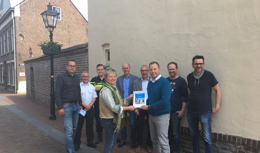 De uitreiking van het Keurmerk Veilig Buitengebied Heijen in 2019.