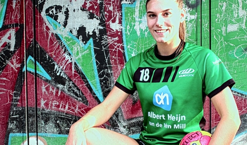 <p>Handbalster Eef Toonen (16) verruilt deze zomer MHV'81 voor Eredivisieclub V&L in Geleen.</p>