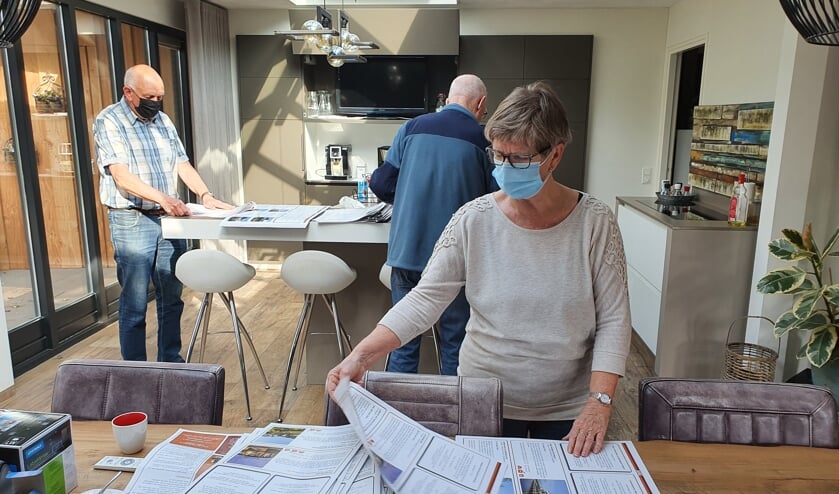 <p>De voorbereidingen voor de vakantiekrant.</p>