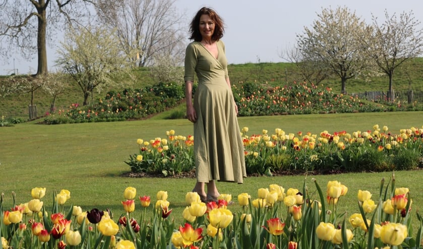 <p>Martje van den Bosch in De Tuinen in Demen.</p>
