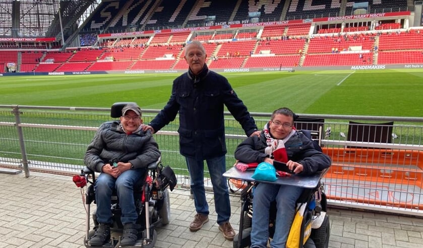 <p>Jan Vogels mocht eindelijk weer samen met zijn zonen naar PSV.</p>