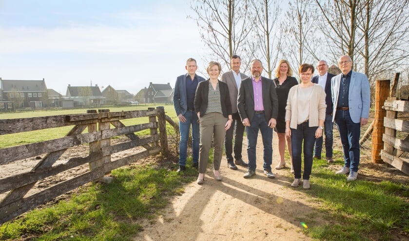 <p>Van links naar rechts: Roel van Hoof, Monique Raaijmakers-Stiphout, William Peters, Jos Nielen, Leonie Schaeffers, Petra Willems, Bert Bardoel en Jelle Hettinga.</p>