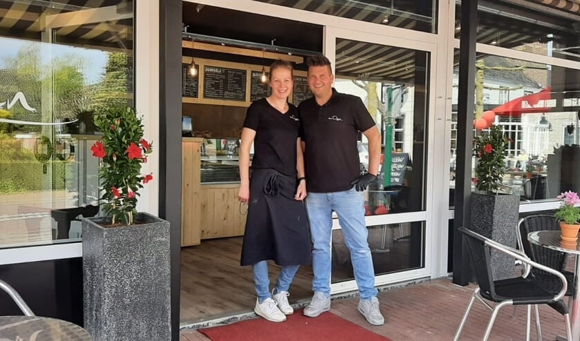 <p>John en Daisy zijn maar wat trots op het feit dat ze terug zijn op het oude Beugense nest.</p>