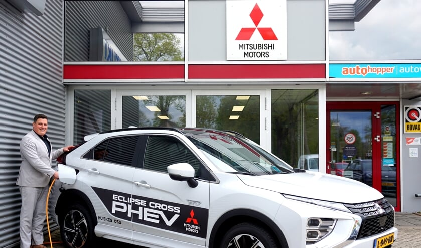 Mitsubishi Eclipse Cross PHEV in showroom Autobedrijf Huiskes