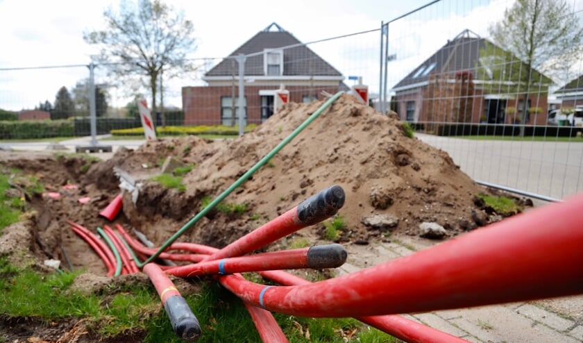 <p>Het aanleggen van de hoogspanningskabels verloopt in Rijkevoort verre van vlekkeloos. (Foto: SK-Media)</p>