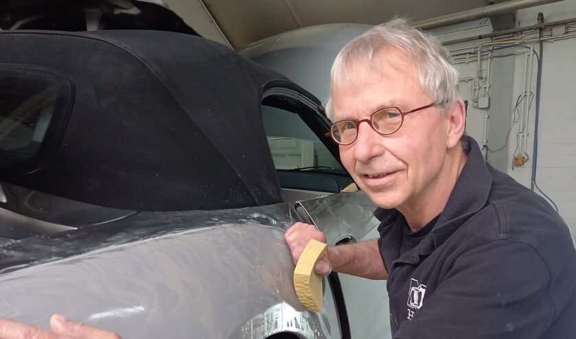 <p>Henk aan het werk bij M vd Heijden Autocentrum in Zijtaart.</p>
