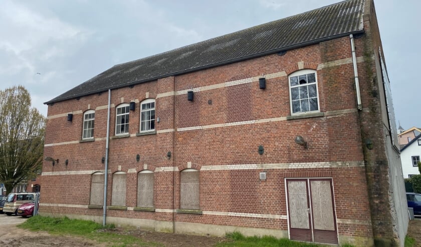 De brandweerkazerne blijft behouden, maar er wordt ook gebouwd op het terrein Gennepermolen.