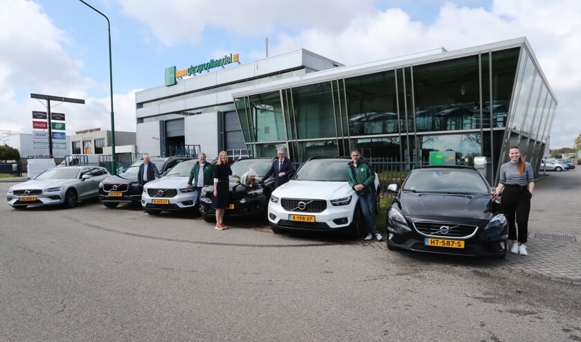 <p>Autobedrijf Vos Oss heeft nieuwe Volvo's geleverd aan Glasgroothandel Van der Ham.</p>