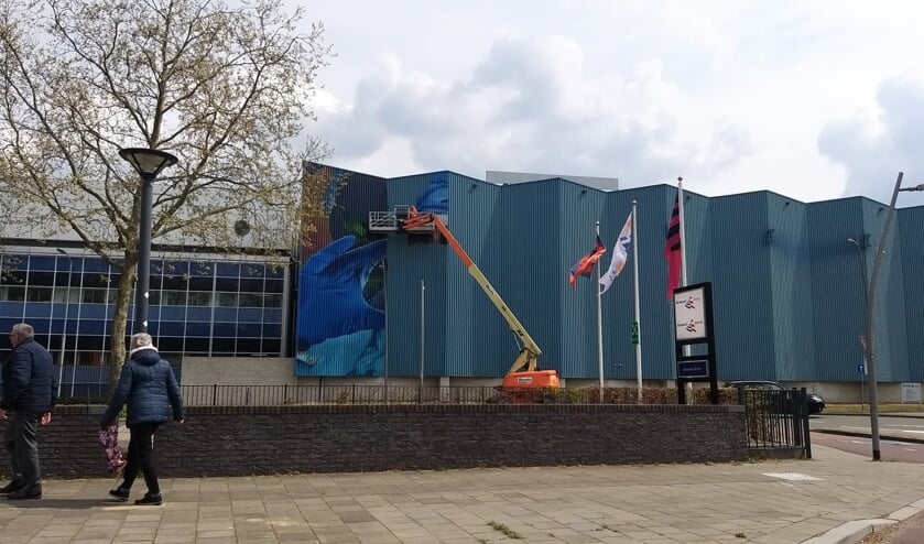 <p>Het begin van de muurschildering op de wand van MSD. (Foto: Roy Luft)</p>