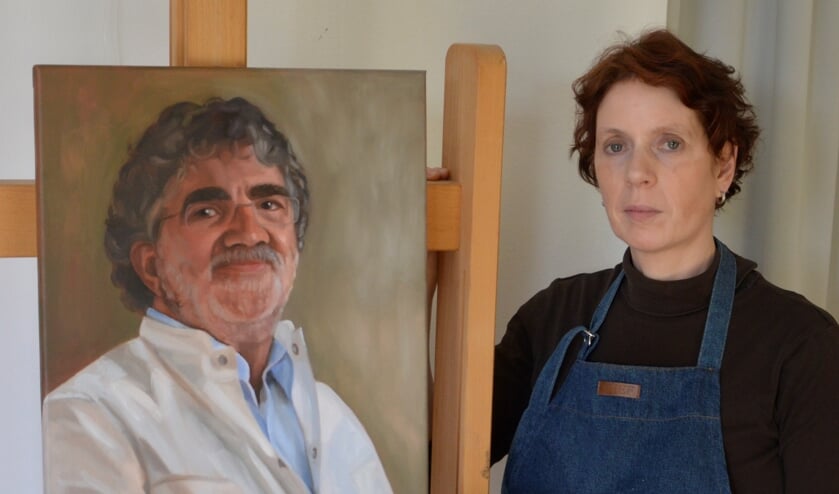 <p>Zowel het model als de portrettist zijn tevreden met het resultaat, maar oordeelt U zelf.</p>