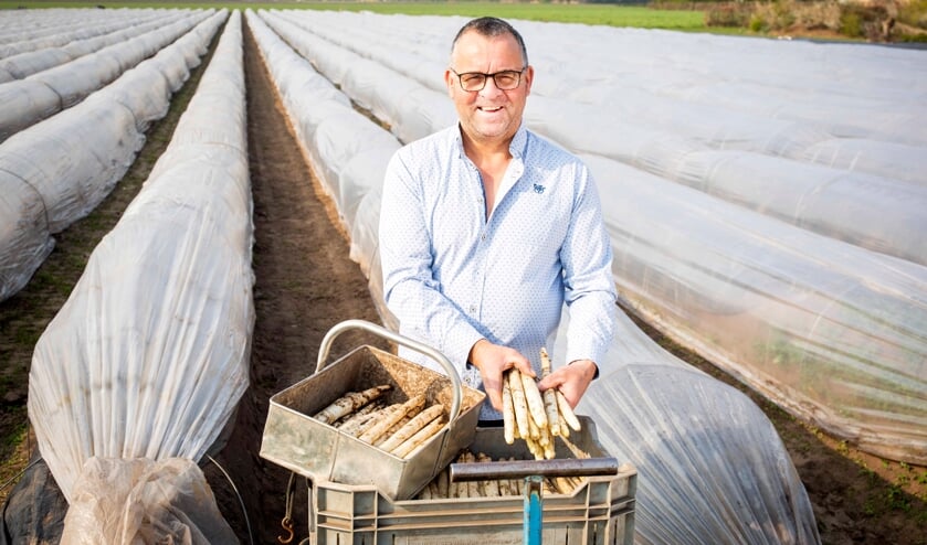 <p>Rinie Bosch op zijn land. (foto: Ad van de Graaf)</p>